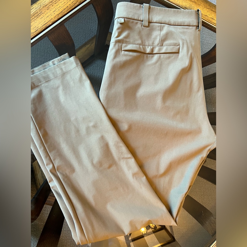 Lululemon Classic-fit Trouser in khaki , size 33